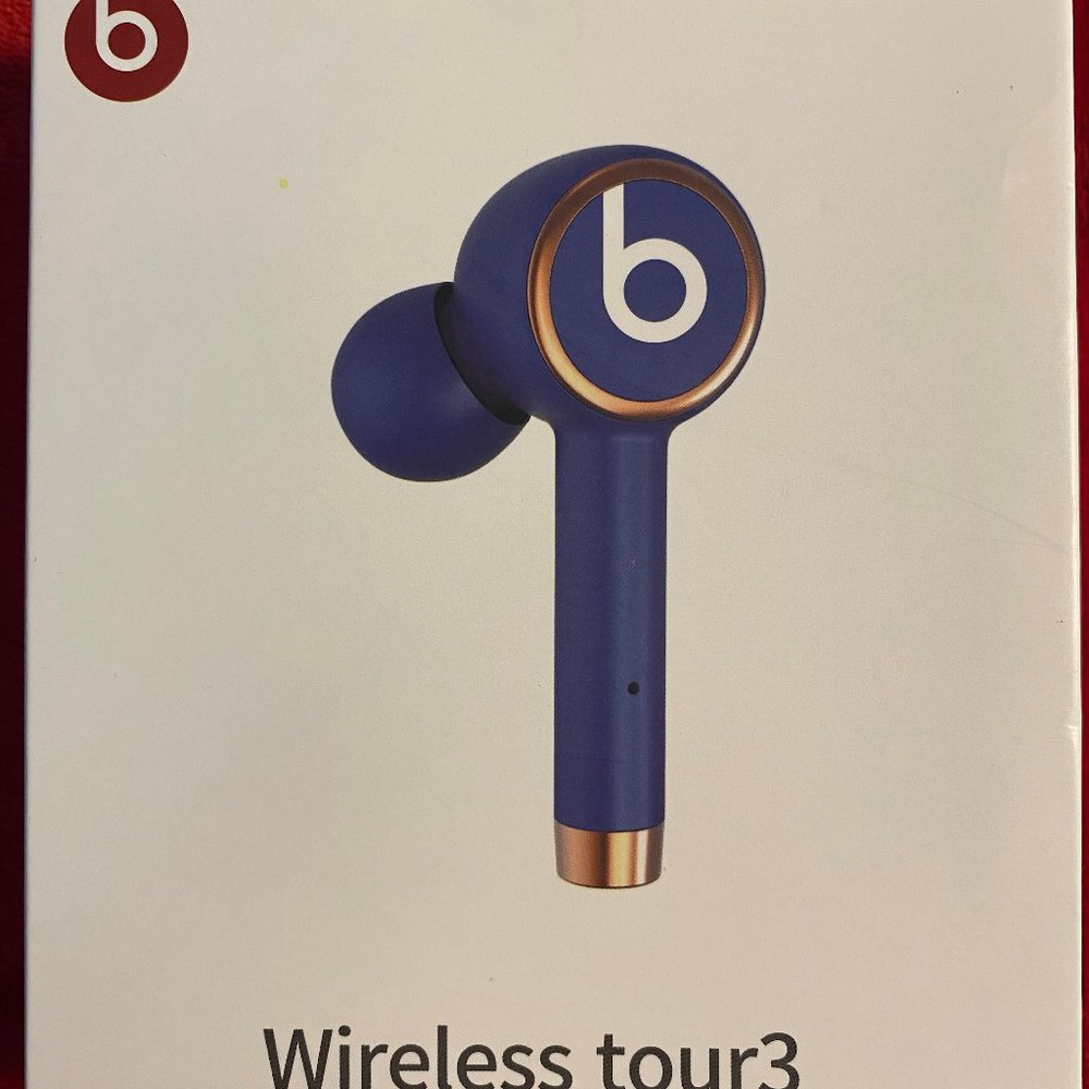 SOLD OUT.  Apple Beats by Dr. Dre Tour 3 Wireless